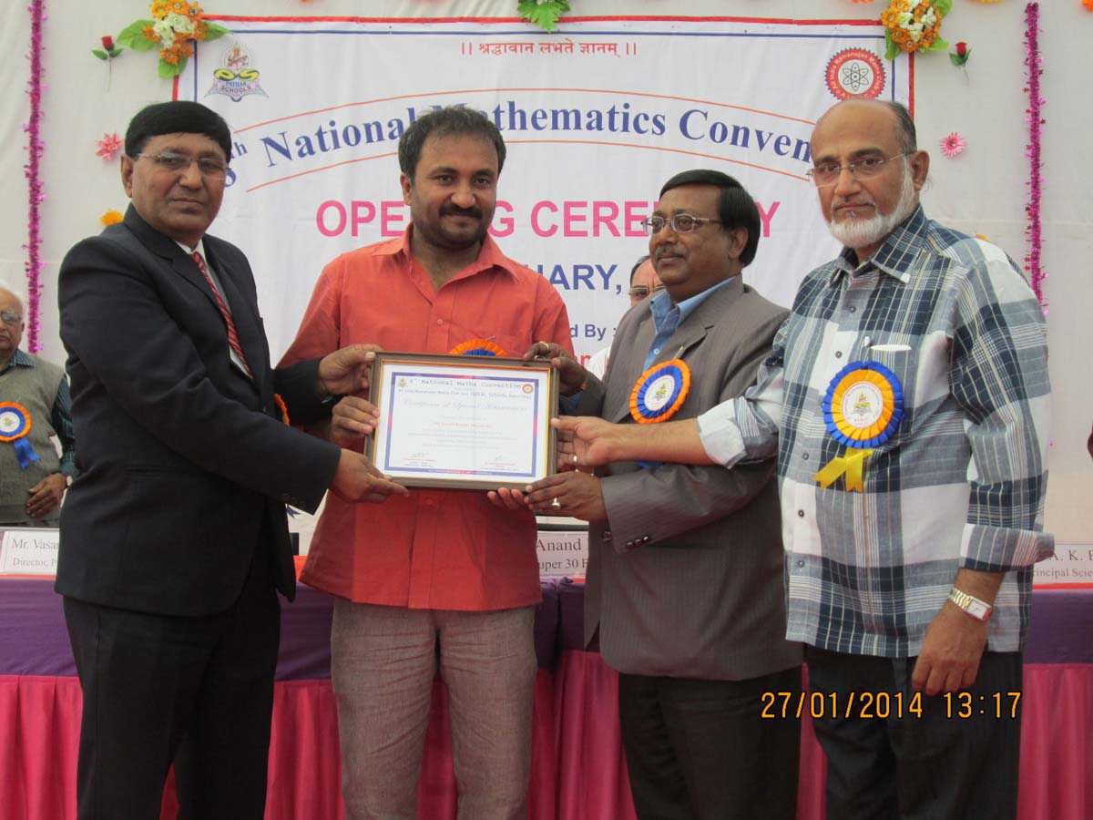 Dr.Joshi Presenting Ramanujan Award to Anand Kumar(Super 30)